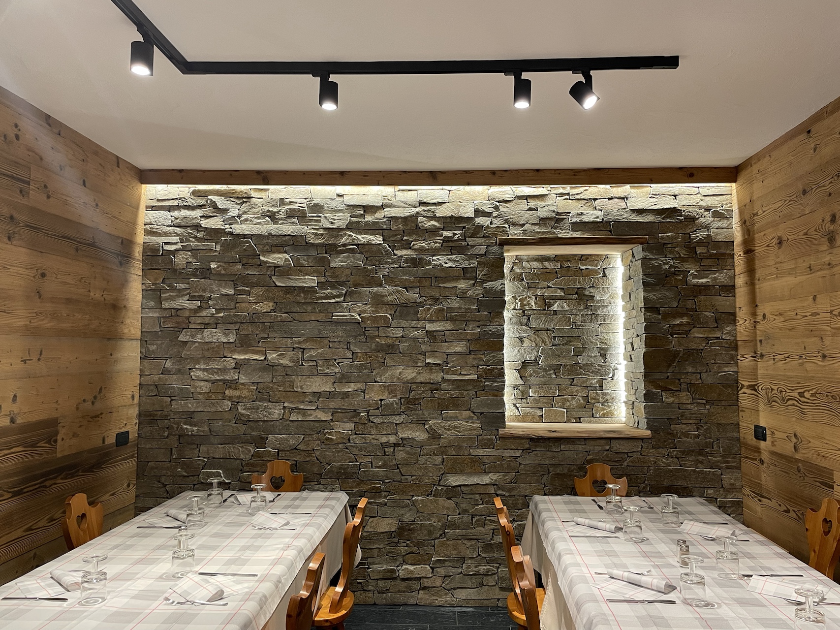 RIVESTIMENTO IN PIETRA 